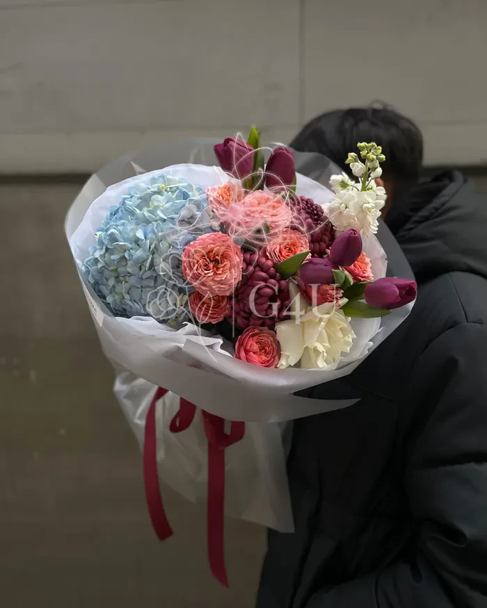 Заказать Букет "Zendaya" из тюльпанов, спрей роз и гортензии в Алматы