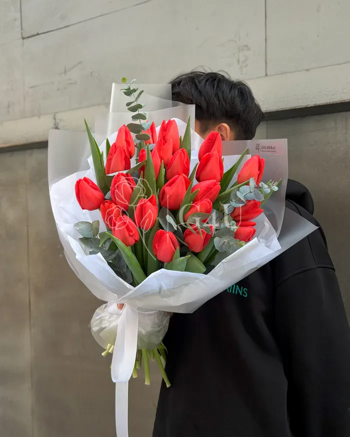 Заказать Букет "Rosalind" из 21 тюльпана в Алматы