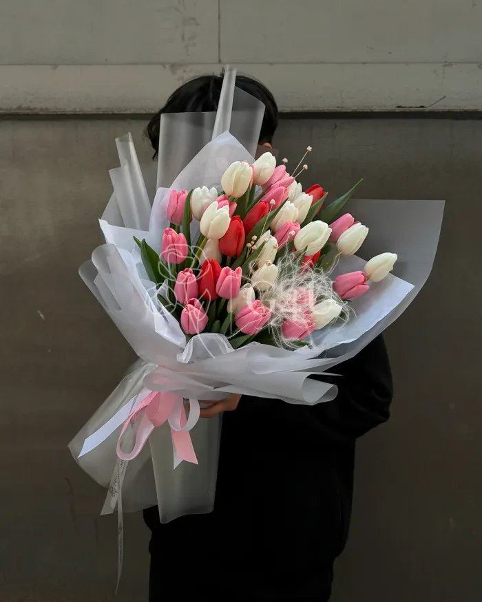 Заказать Букет "Celeste" из 35 тюльпанов в Алматы