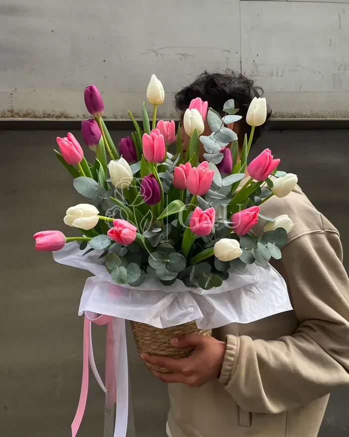 Заказать Букет "Eleanor" из 25 тюльпанов в Алматы