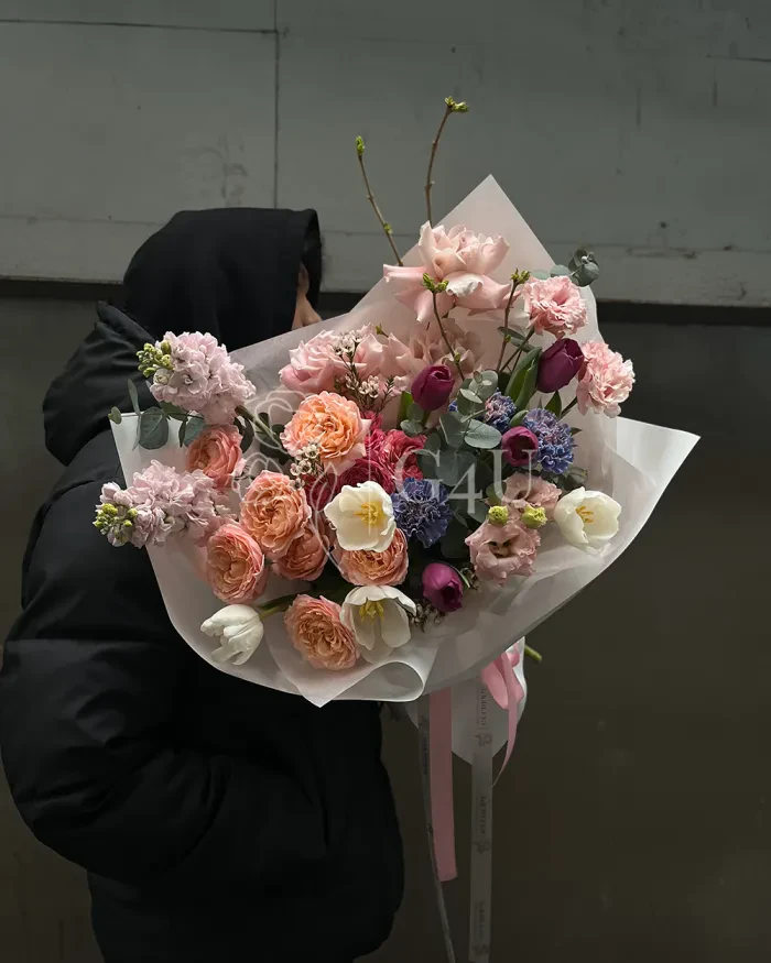 Заказать Букет "Valentina" из тюльпанов и спрей роз в Алматы