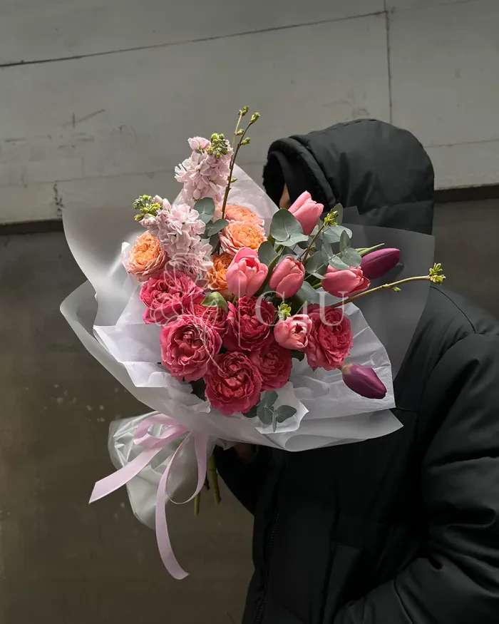 Заказать Букет "Mirabelle" из спрей роз и тюльпанов в Алматы