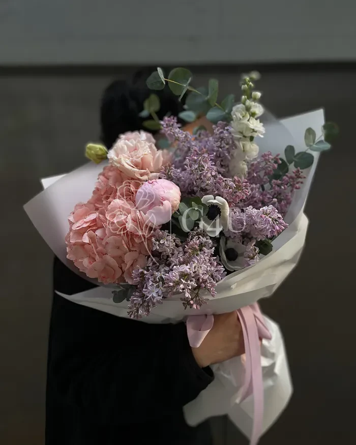 Заказать Букет "Ophelia" из сирени и гортензии в Алматы