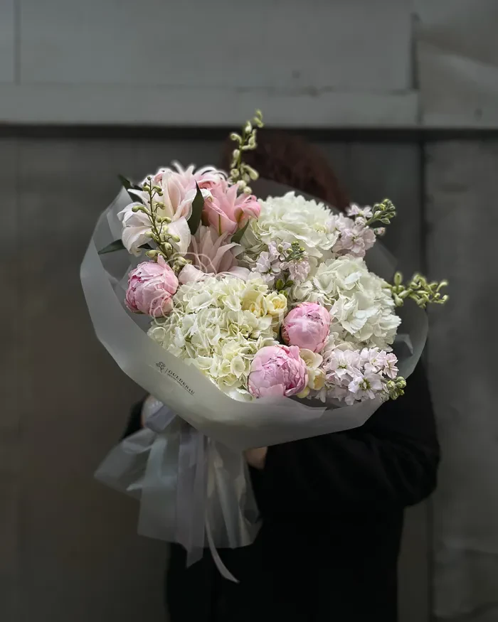 Заказать Букет "Mirabella" из пионов и гортензий в Алматы