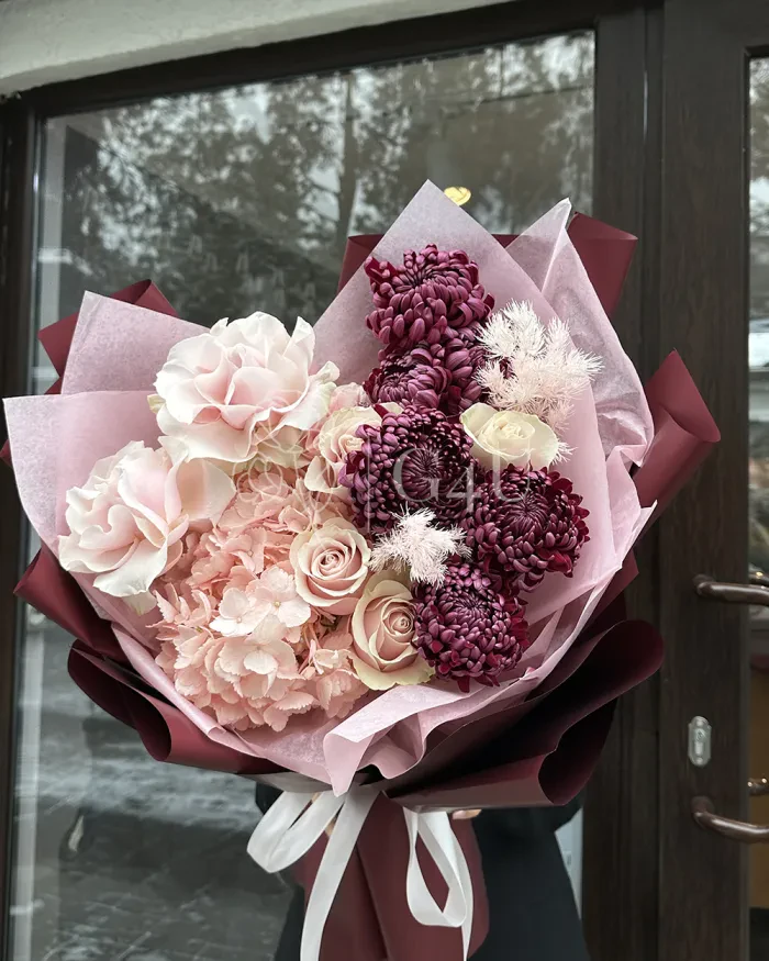 Заказать Букет "Жанна" из роз, хризантем и гортензии в Алматы