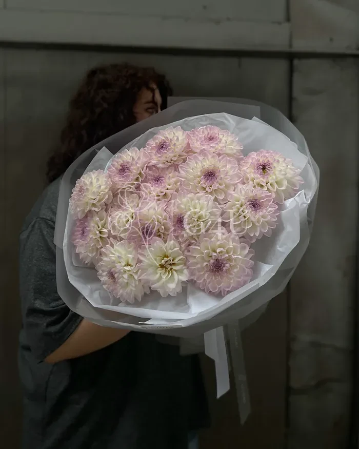 Заказать Букет "Nayeli" из 15 георгинов в Алматы