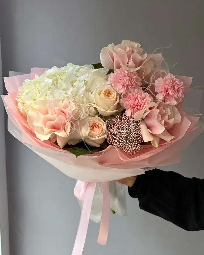 Заказать Букет "Натали" из гортензии, гвоздик и озатамнуса в Алматы