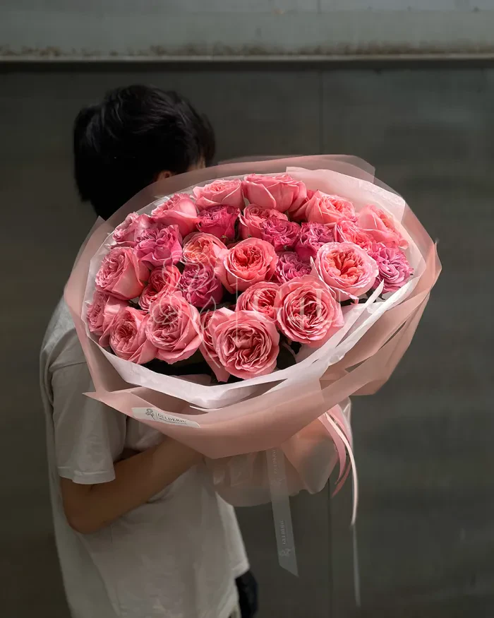 Заказать Моно букет из пионовидных роз "Laelia" в Алматы