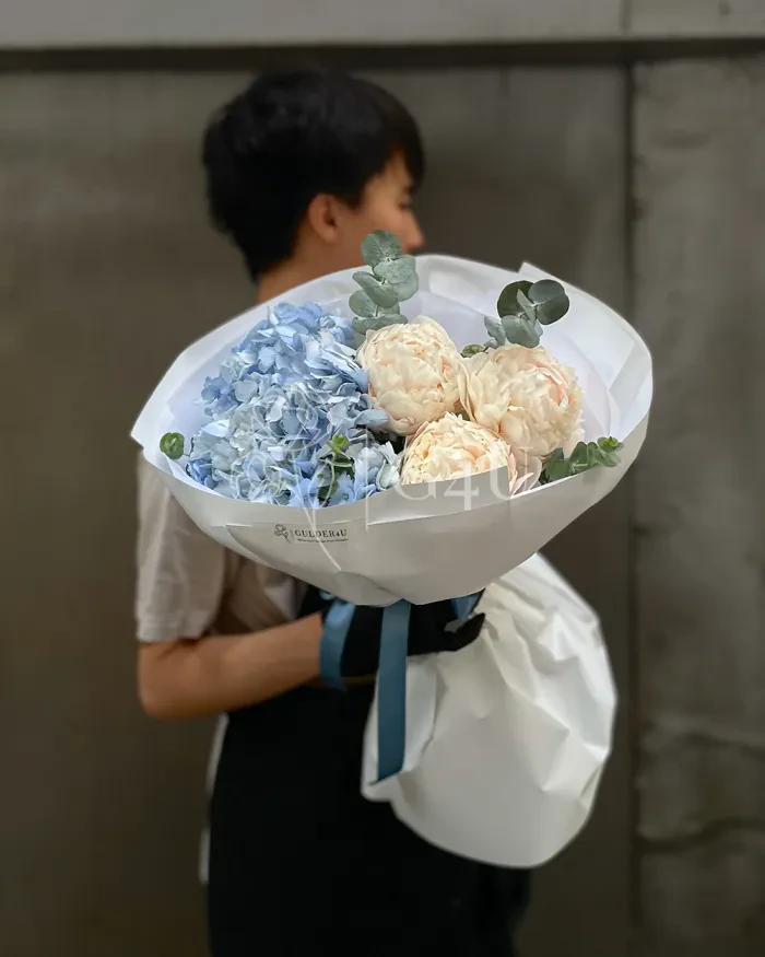 Заказать Букет "Teodora" из пионов и гортензии в Алматы