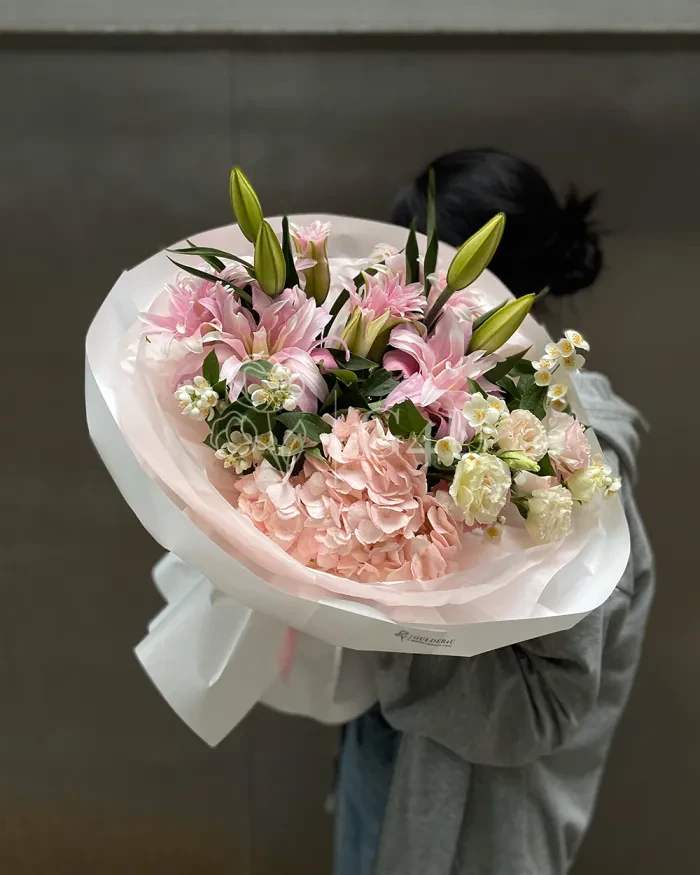 Заказать Букет "Tullia" из лилий и гортензии в Алматы