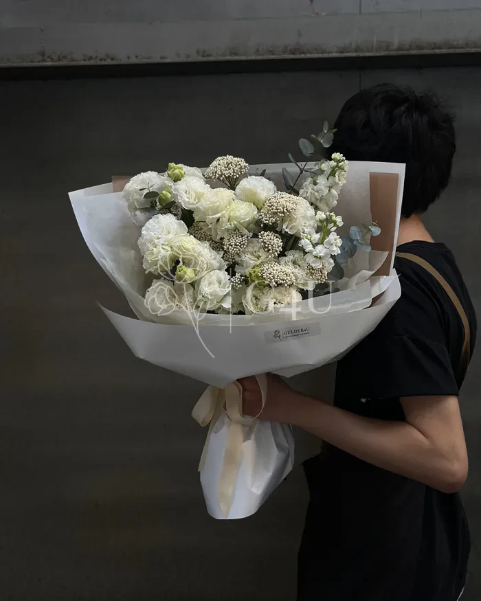 Заказать Букет "Carmina" из лизиантусов и маттиолы в Алматы