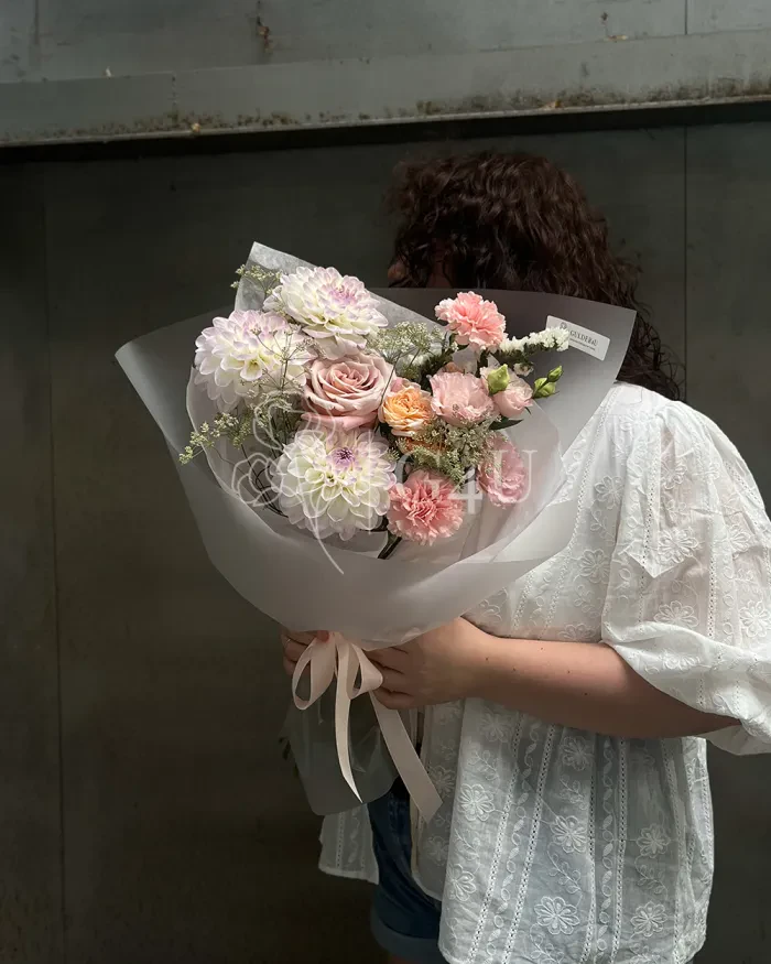 Заказать Букет "Augustina" из георгинов и гвоздик в Алматы