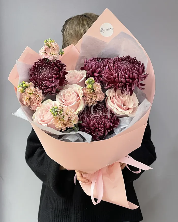 Заказать Букет "Медина" из роз и хризантем в Алматы