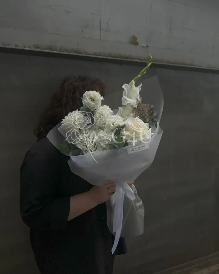 Заказать Букет "Далия" из роз, гортензии и георгина в Алматы