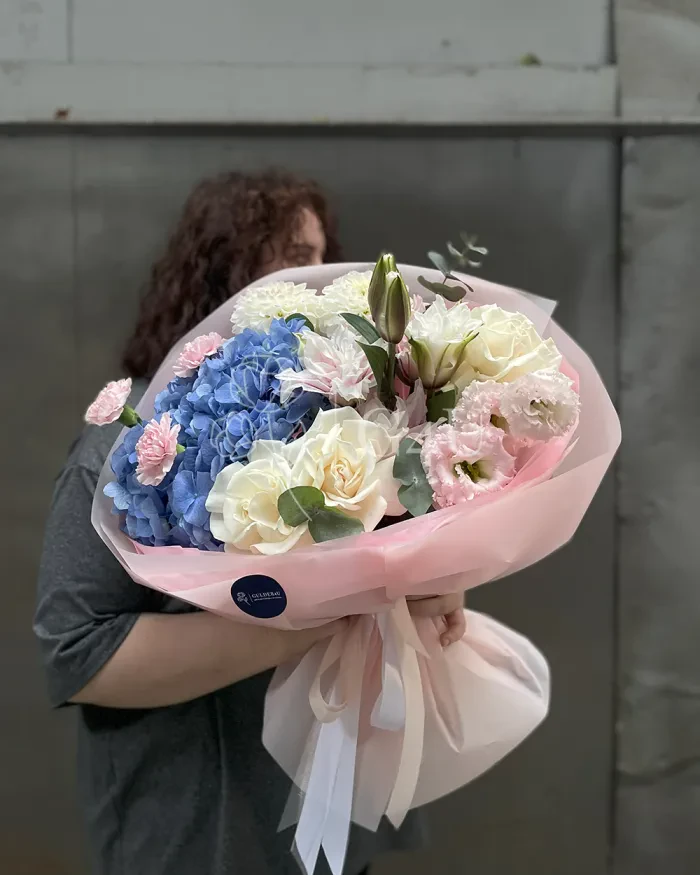 Заказать Букет "Санавар" из роз, гортензий и георгинов в Алматы