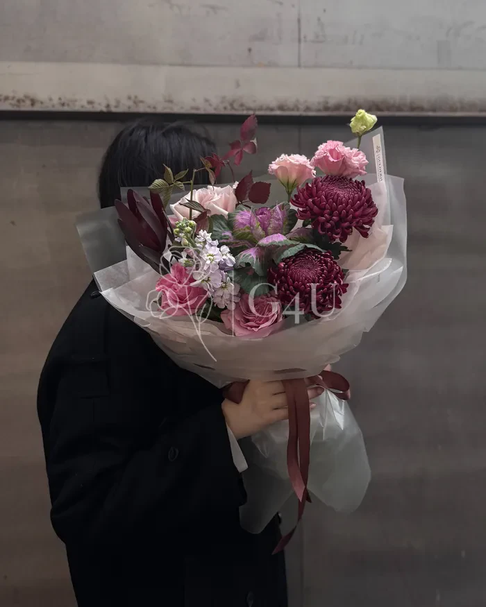 Заказать Букет "Талида" из роз, пионовидных роз и хризантем в Алматы