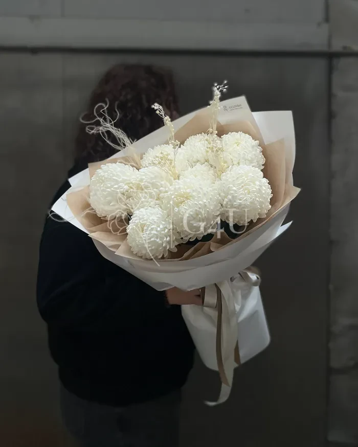 Заказать Букет "Lunelle" из 9 белых хризантем в Алматы