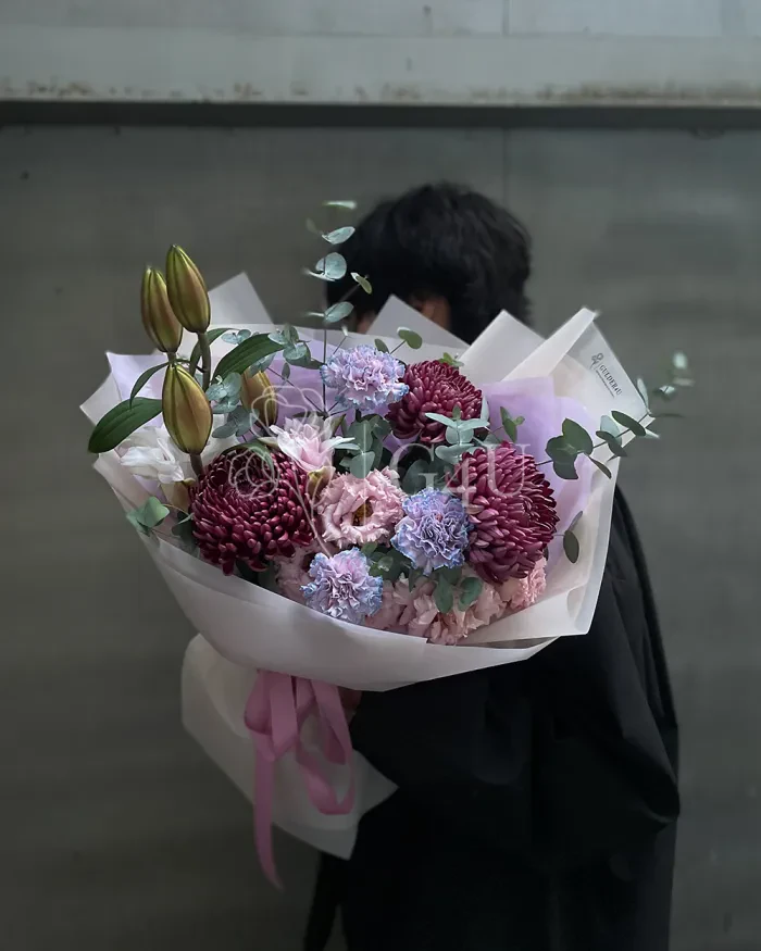 Заказать Букет "Visenya" из лилий, хризантем и лизиантусов в Алматы