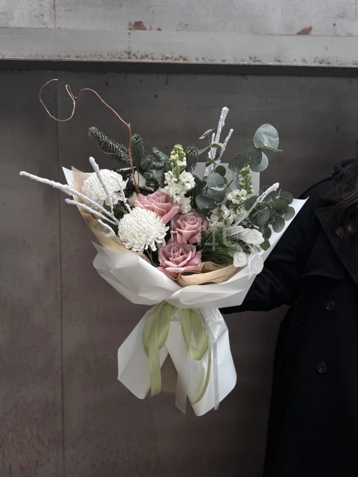 Заказать Новогодний букет "Каллиопа" в Алматы