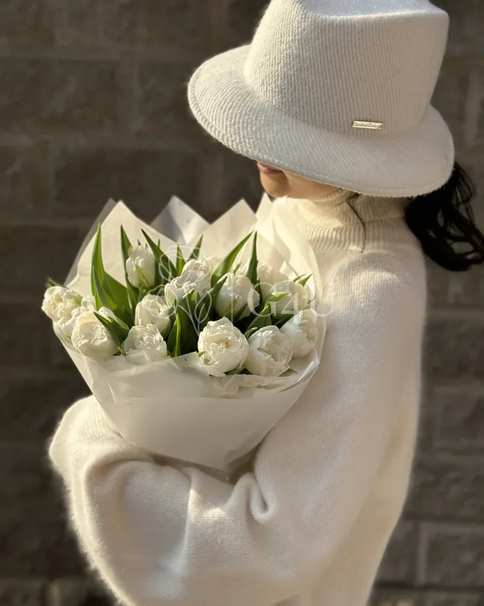 Заказать Букет из 15 белых тюльпанов в Алматы