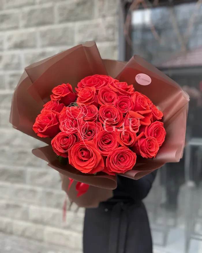 Заказать Букет из 25 алых роз 50 см в Алматы