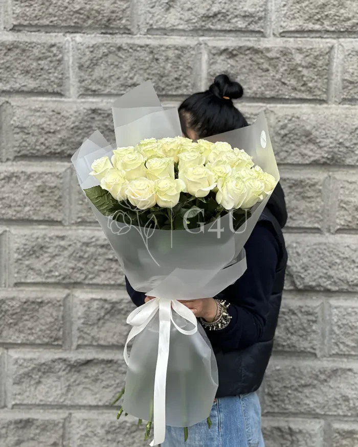 Заказать Букет из 25 белых роз в Алматы