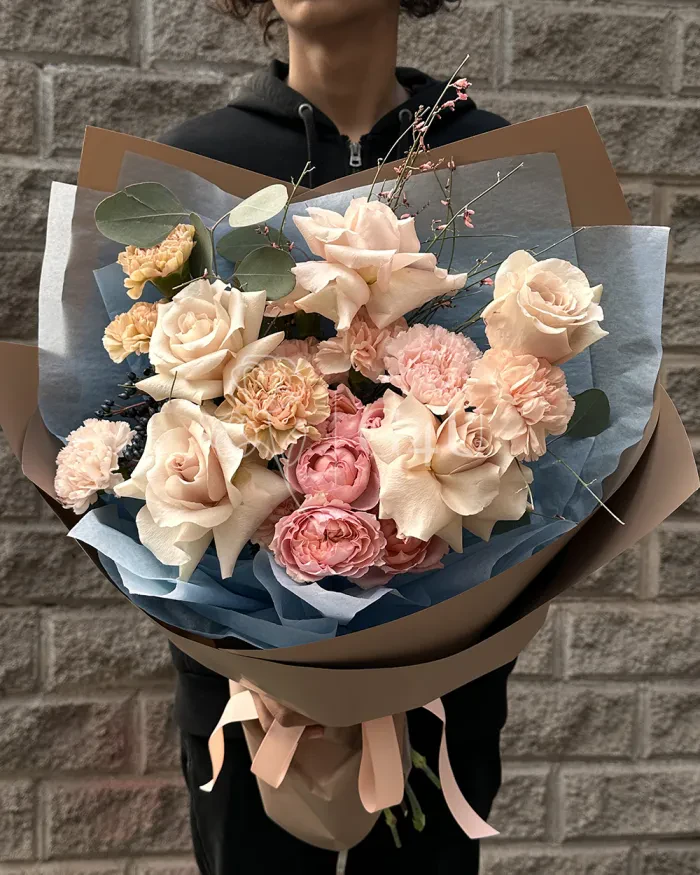 Заказать Букет "Бактыгуль" из роз, спрей роз и гвоздик в Алматы