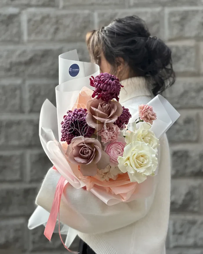 Заказать Букет "Карлыгаш" из роз, гвоздик и хризантем в Алматы