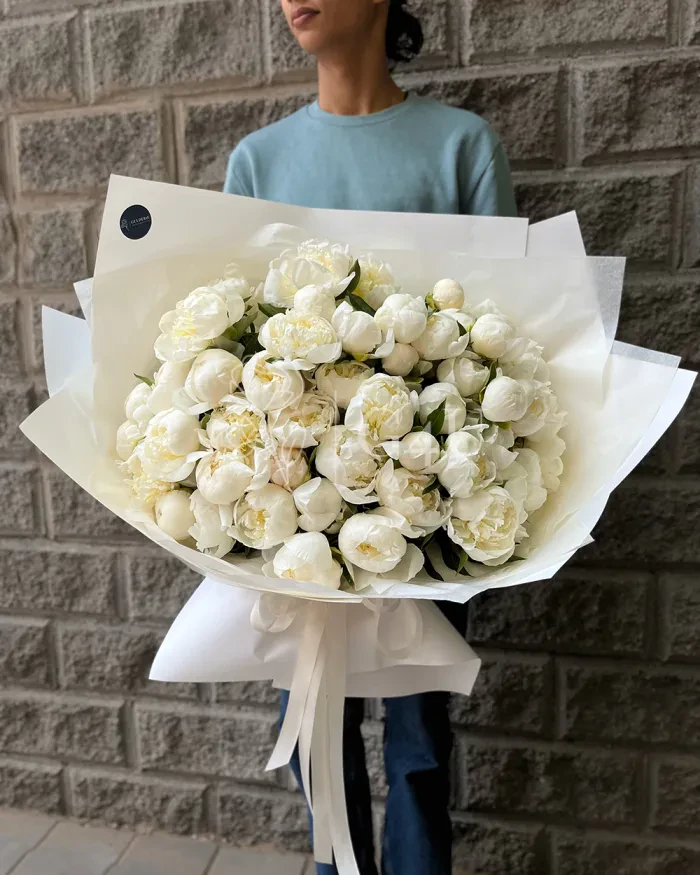 Заказать Букет из 51 местного пиона в Алматы