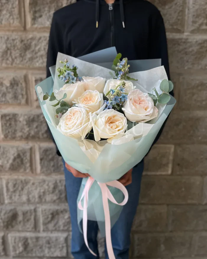 Заказать Букет "Вероника"из пионовидных роз в Алматы