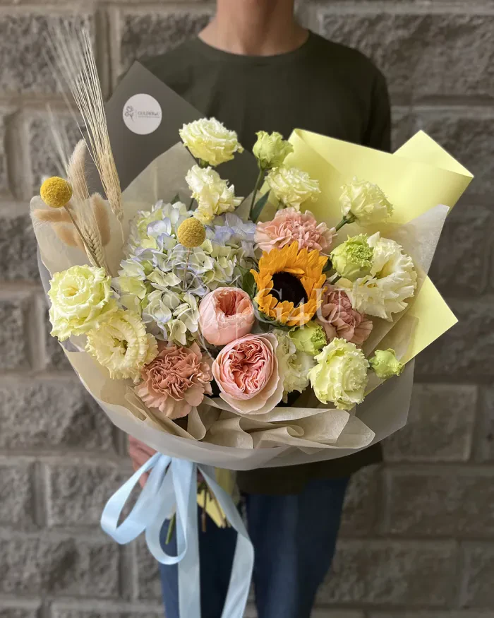 Заказать Букет "Асель" из гортензии и лизиантусов в Алматы