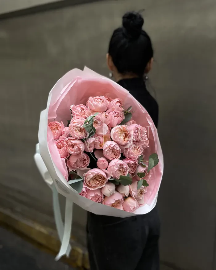 Заказать Букет "Земфира" из спрей роз с эвкалиптом в Алматы