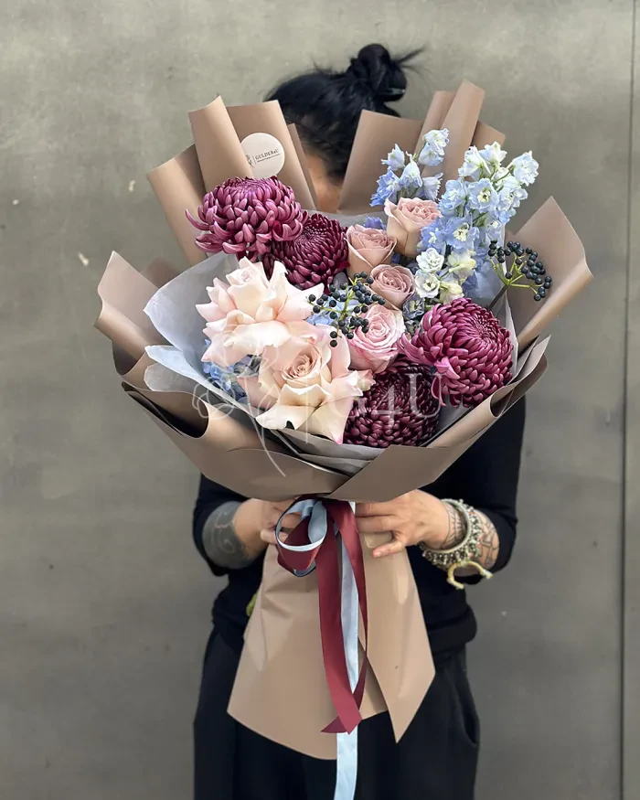 Заказать Букет "Гульжан" из гортензий, роз и хризантем в Алматы