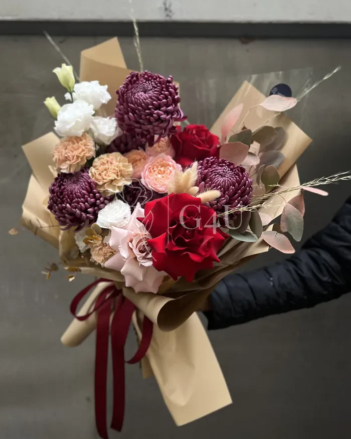 Заказать Букет "Перизат" из хризантем, роз, спрей роз и лизиантуса в Алматы