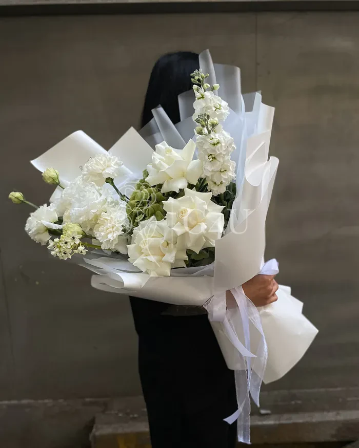 Заказать Букет "Жанара" из гортензии, роз и маттиолы в Алматы