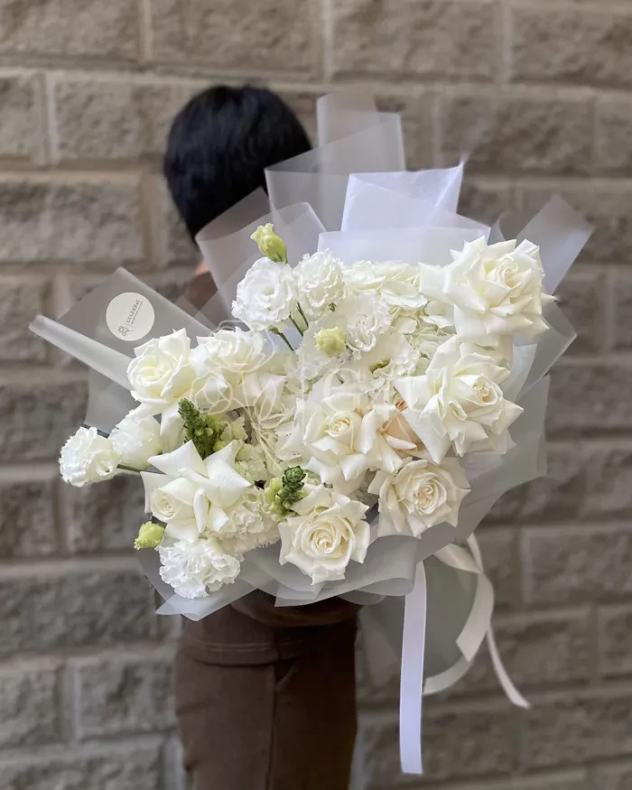 Заказать Букет "Роксана" из гортензий, роз и лизиантусов в Алматы