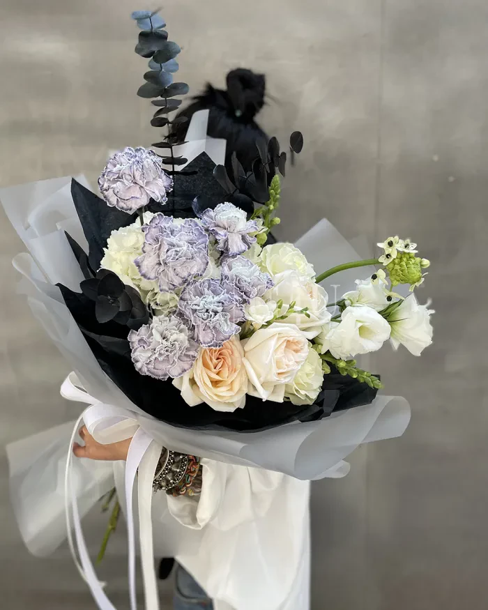 Заказать Букет "Сауле" из гортензий, гвоздик и роз в Алматы