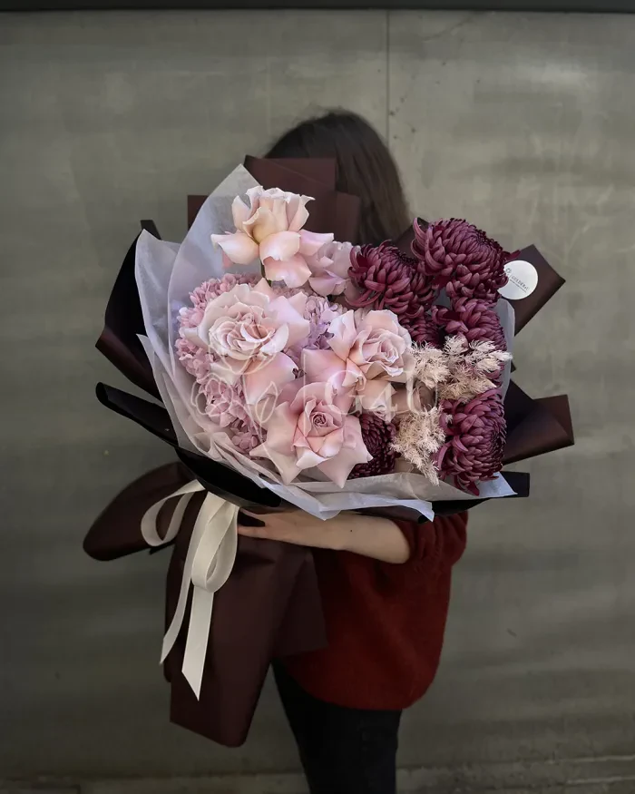 Заказать Букет "София" из гортензий, хризантем и роз в Алматы