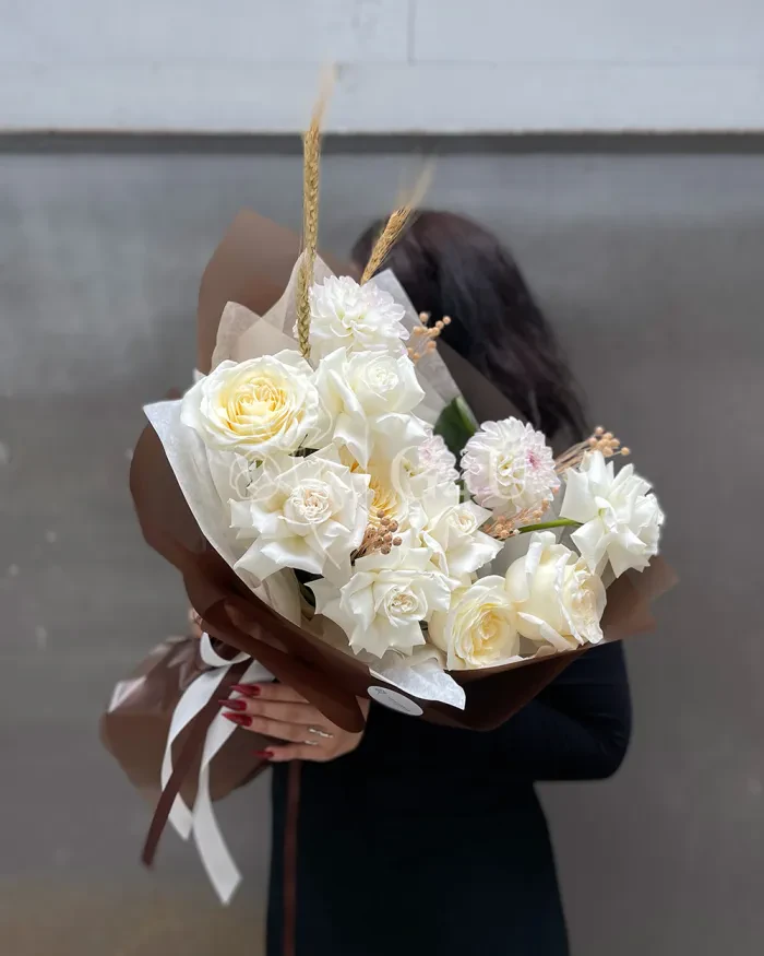 Заказать Букет "Айсулу" из хризантем и роз с сухоцветами в Алматы