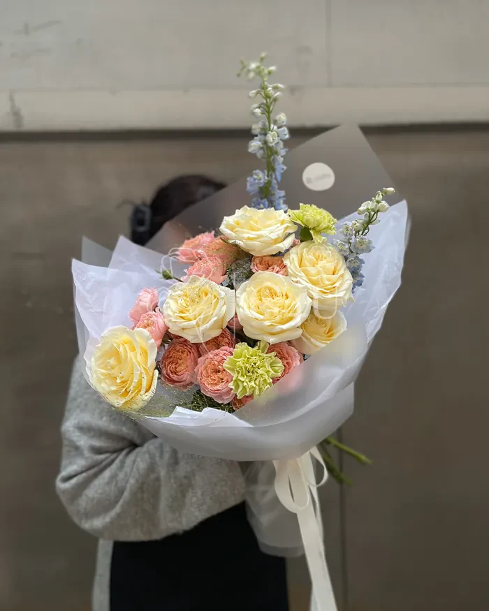 Заказать Букет "Жазира" из роз и спрей роз в Алматы