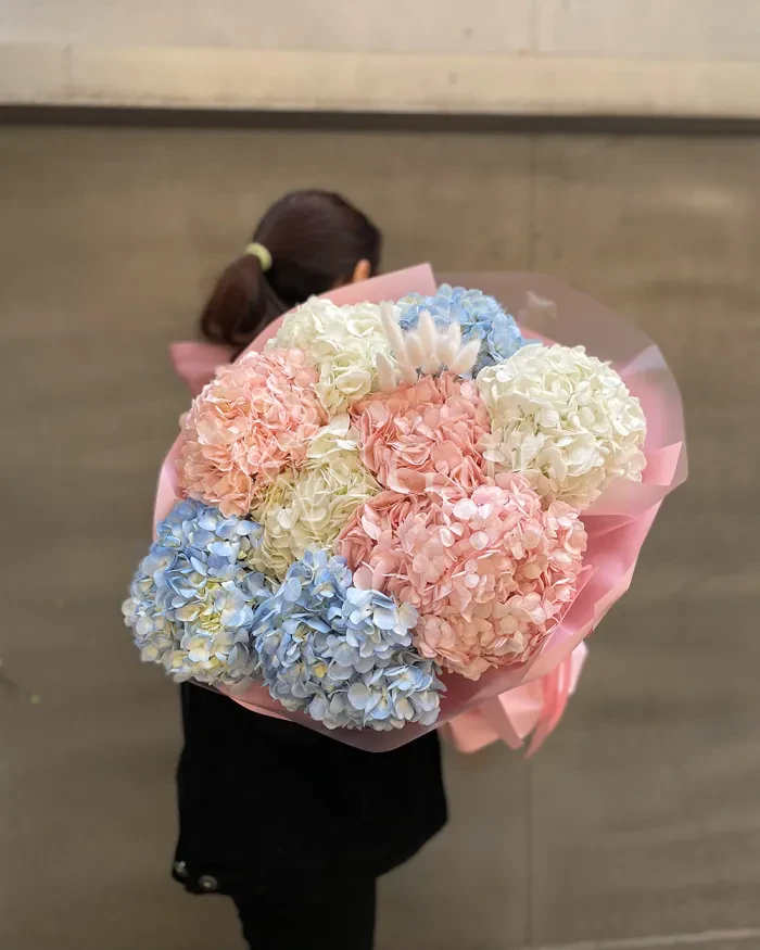 Заказать Монобукет из 9 гортензий в Алматы