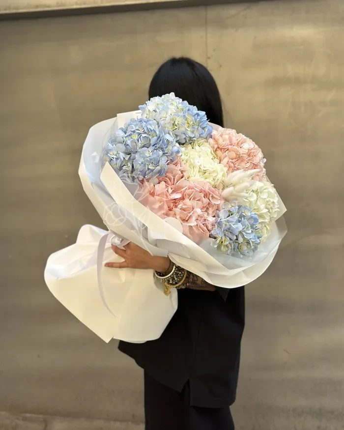 Заказать Монобукет из 7 гортензий в Алматы