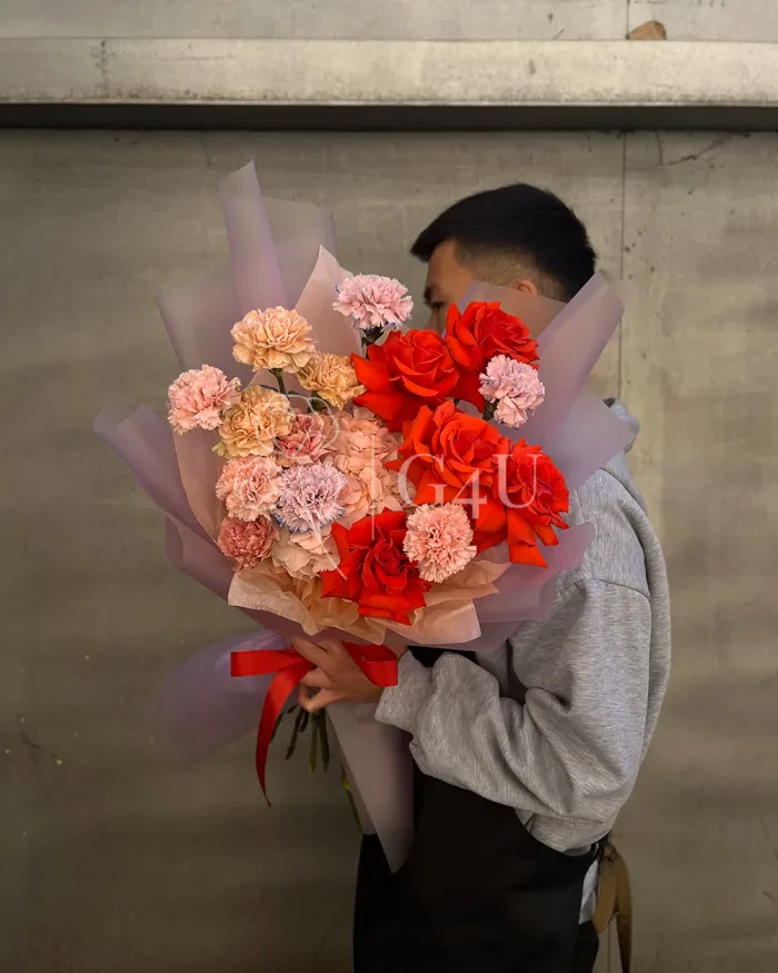 Заказать Букет "Дамира" из гортензий, роз и гвоздик в Алматы