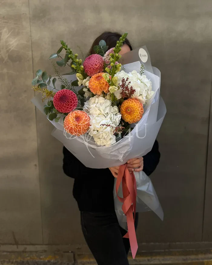 Заказать Букет "Наргиза" из гортензий и георгинов в Алматы