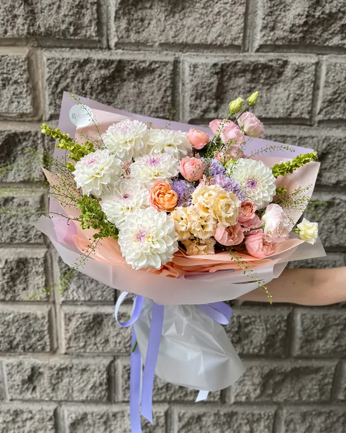 Заказать Букет "Волшебный Закат" из георгинов, спрей роз и гвоздик в Алматы